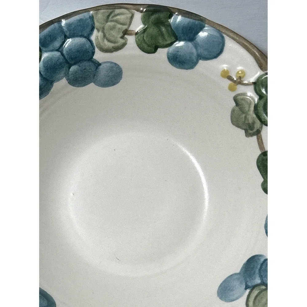 Metlox Poppy Trail Sculptured Grape Blue Soup Cereal Bowl USA 7.5